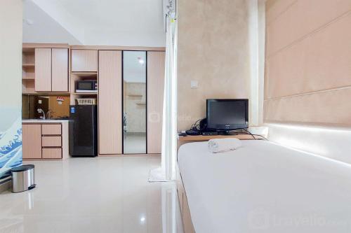 Cozy Stay Studio Room Apartment at B Residence By Travelio