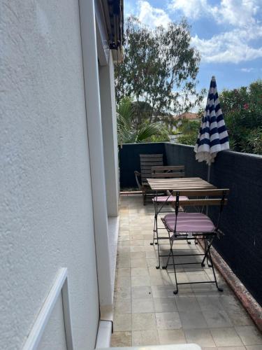 Balcony/terrace, Studio Juan les Pins balcon 10min plage in Le Fournel