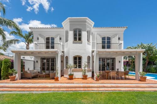 Luxury 3BR House with Private Pool & Stunning Interiors gîte à louer Real Club de Golf Guadalmina