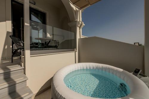 574342250 Nikon Boutique Hotel