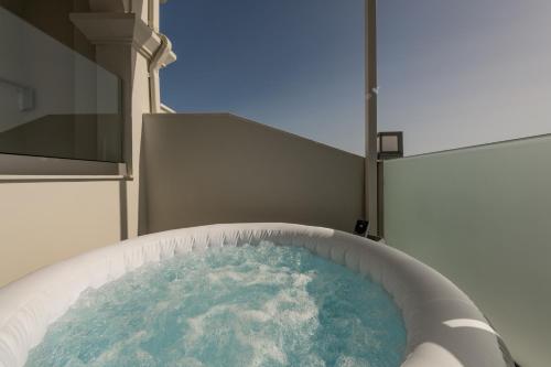 574342255 Nikon Boutique Hotel