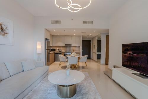 Cozy and spacious 1BDR in Dubai Creek - image 8