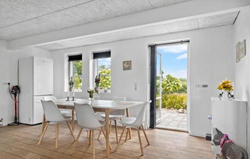 Kitchen, Cozy Home In Haderslev With Wifi in Hejsager