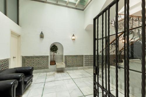 塞维利亚 Charming 2 Bedroom Boutique Triplex Apartment with Private Terrace at Seville City Center by OCityze 4星级 单人房 餐厅