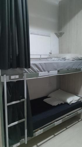 Bed in 8-Bed Mixed Dormitory Room image 4