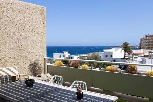 Sea View apartment 2B - Tap to explore photos
