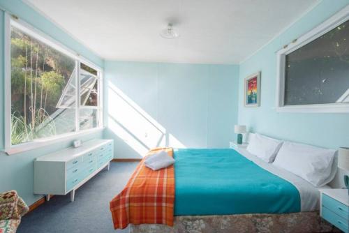 Banana Bach- Whole House- 6 guests- One price in Te Kaha