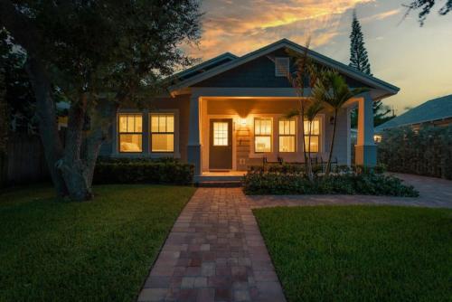 Stunning 4BR 3BA Cottage Pool 5 Min to Beach