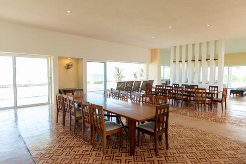 97985 Stunning beachfront Suites Wi-Fi East of Progreso in Chicxulub, Mexico
