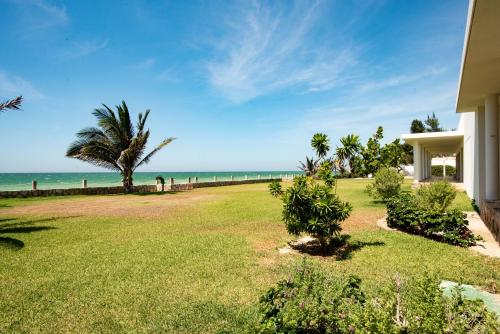 97985 Stunning beachfront Suites Wi-Fi East of Progreso in Chicxulub, Mexico