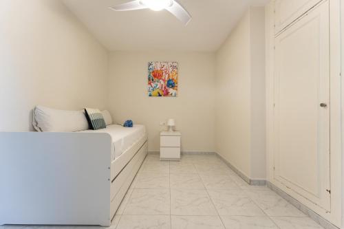 Three-Bedroom Deluxe Apartment image 9