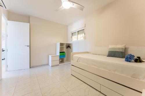 Three-Bedroom Deluxe Apartment image 6