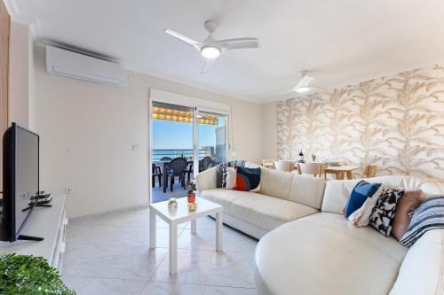 Three-Bedroom Deluxe Apartment image 3