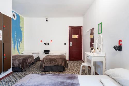 Single Bed in a 4-Bed Female Dormitory Room image 3