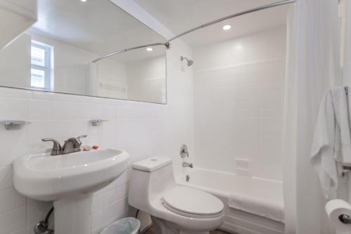Comfortable Beachfront Studio with pool! -M32 in Hollywood, USA