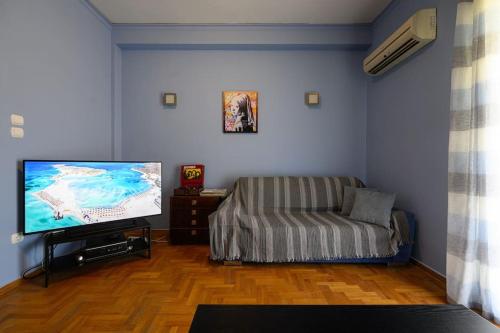 Tommy's apartment, Athen