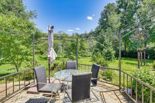 Charming Farmington Home about 5 Mi to UConn Health! in Farmington, USA