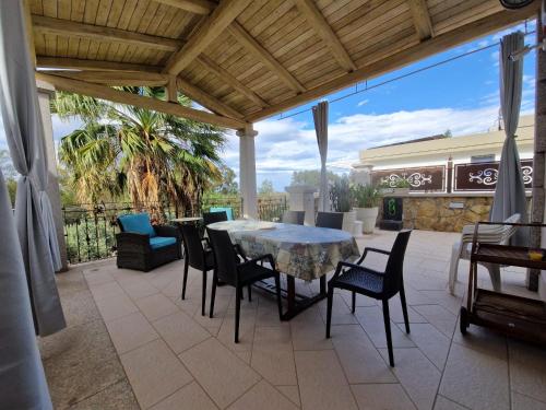 Casa Sinzias con piscina 9 posti letto