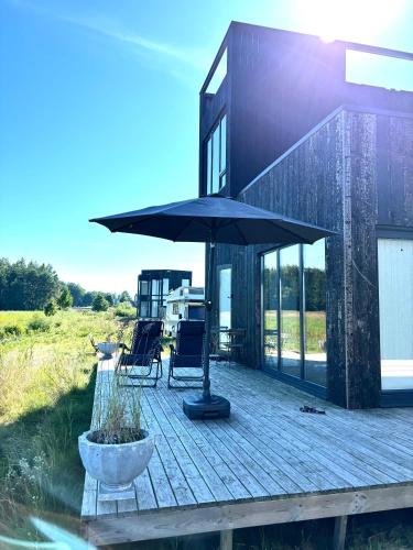 AITVARU TERASOS apartamentai pirmame aukšte su terasa į kanalą – khách sạn tại Priekule