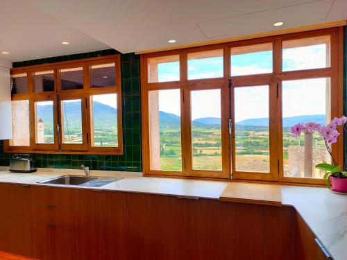 View, Les Voltes II - 3BD gem in hilltop wine village with amazing views in Pira