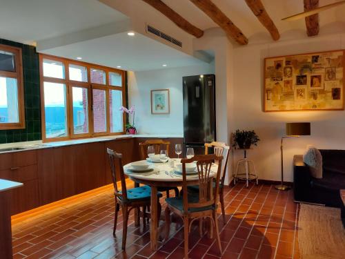 Les Voltes II - 3BD gem in hilltop wine village with amazing views in Pira
