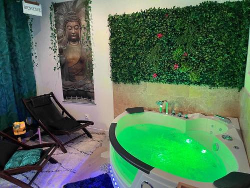 Maison Prestige Le Donjon des Plaisirs Jacuzzi gîte à louer Nièvroz