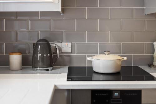 Edinburgh City Centre Dean Village 1 Bed Apartment - image 12
