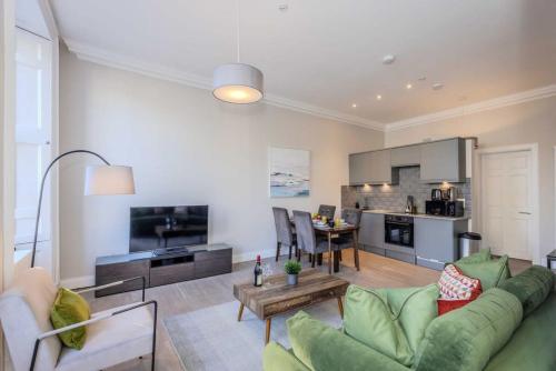 Dragon Suites - Edinburgh City Centre 2 Bed Apartment 1