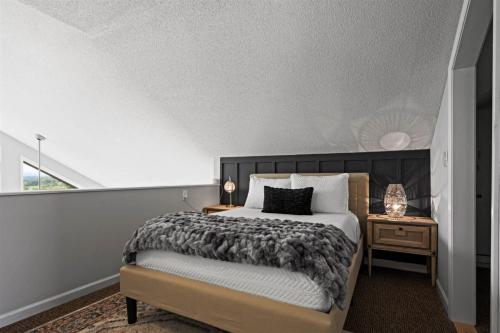 Mountain View Lake House Hot Tub, Home Theater, Game Room, Fire Pit, Pet Friendly