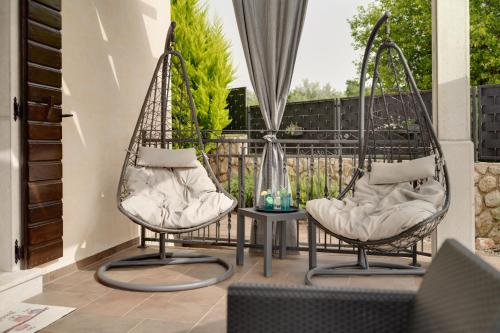 Romantic villa with pool, surrounded by greenery in complete privacy-by TRAVELER tourist agency Krk  in Sveti Ivan Dobrinjski