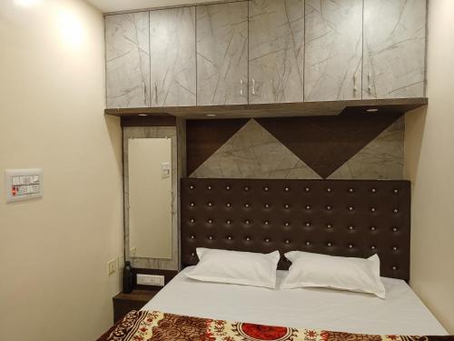 Akshítha Guesthouse (Akshitha Guesthouse) in Tirupattur