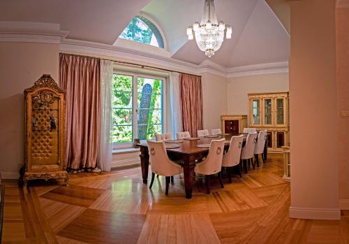 Зручності, Luxury villa indoor pool Warsaw in Лешноволя
