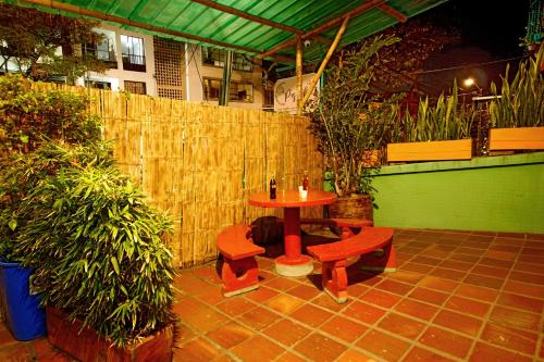 Exterior view, Ding-Dong Hostel in Cali