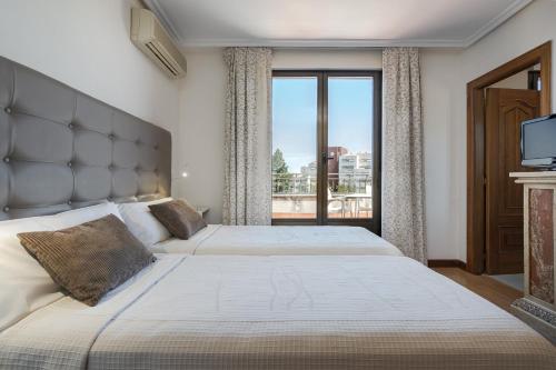 3 twin beds