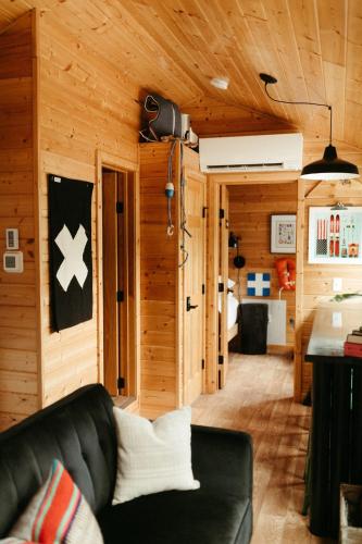 BOAT HAUS Cabin Retreat Sauna, Plunge, Hot Tub