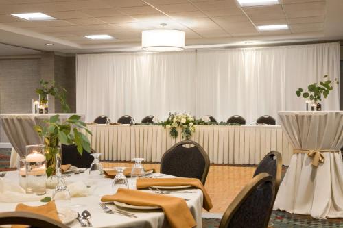 Holiday Inn Hotel & Suites Council Bluffs an IHG Hotel - image 8
