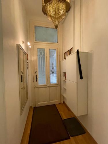 Amber Pearl Apartment 2 rooms and 2 bathrooms at Kálvin Square, Budapest (photo 7)