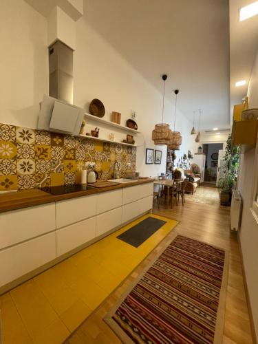 Amber Pearl Apartment 2 rooms and 2 bathrooms at Kálvin Square, Budapest (photo 3)
