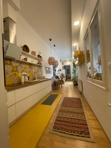 Amber Pearl Apartment 2 rooms and 2 bathrooms at Kálvin Square, Budapest (photo 2)