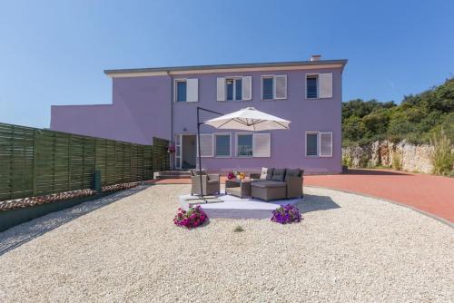 Figaro Vrsar with Pool and Garden for 4 Persons in Petalon