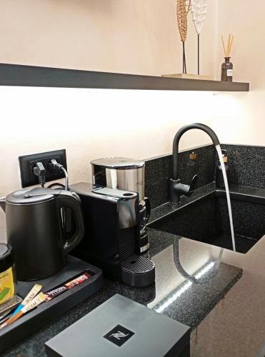 King Suite with Spa Bath image 9