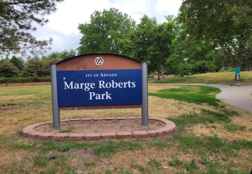Close to Downtown Sleeps 8 Private Backyard in Arvada, USA