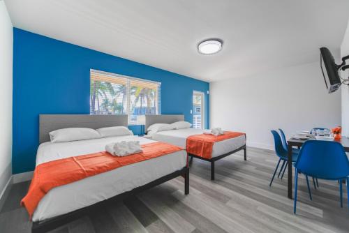 Unit with Balcony and Parking at the beach -M45 in Hollywood, USA