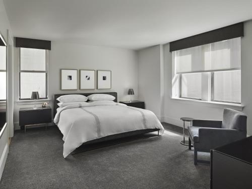 AKA Central Park The 4-star AKA Central Park offers comfort and convenience whether youre on business or holiday in New York (NY). The property offers a high standard of service and amenities to suit the individual n