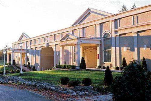 Pocono Palace Resort - Accommodation - East Stroudsburg