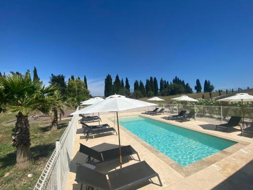 Gite pour 8 p avec Piscine sur domaine 3Ha