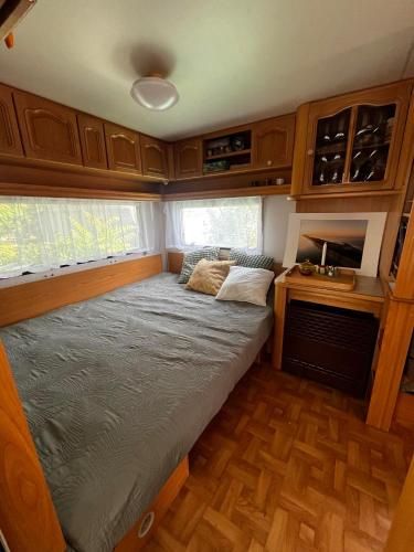 3 bedrooms, 4 beds