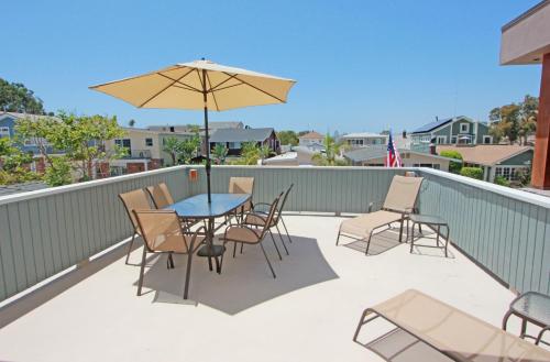 308 Anade Ave in Newport Beach, USA