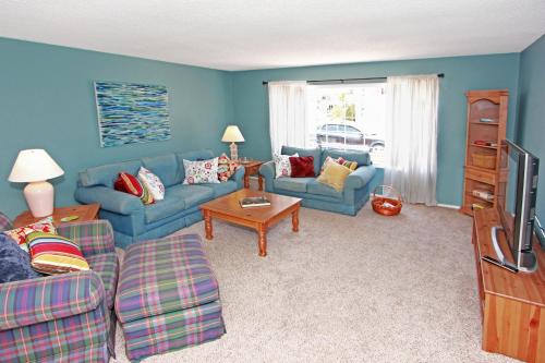 308 Anade Ave in Newport Beach, USA