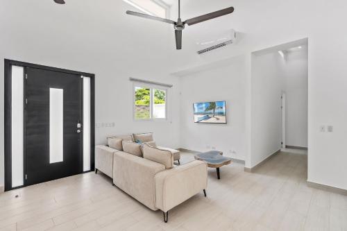 4-BD Home with Pool Walk to Beach in 波特雷羅